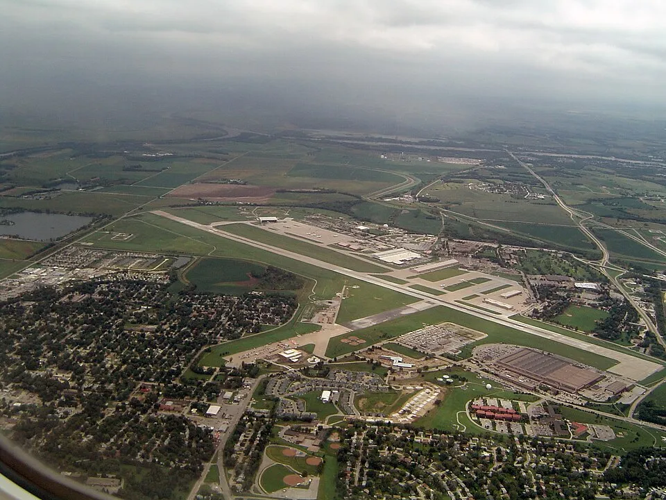 Bellevue, Nebraska: Offutt AFB at 1000 ft