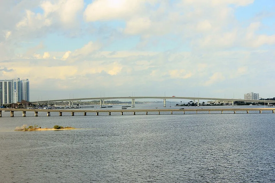 Daytona Beach, Florida: Gfp-florida-daytona-beach-view-across-the-bay