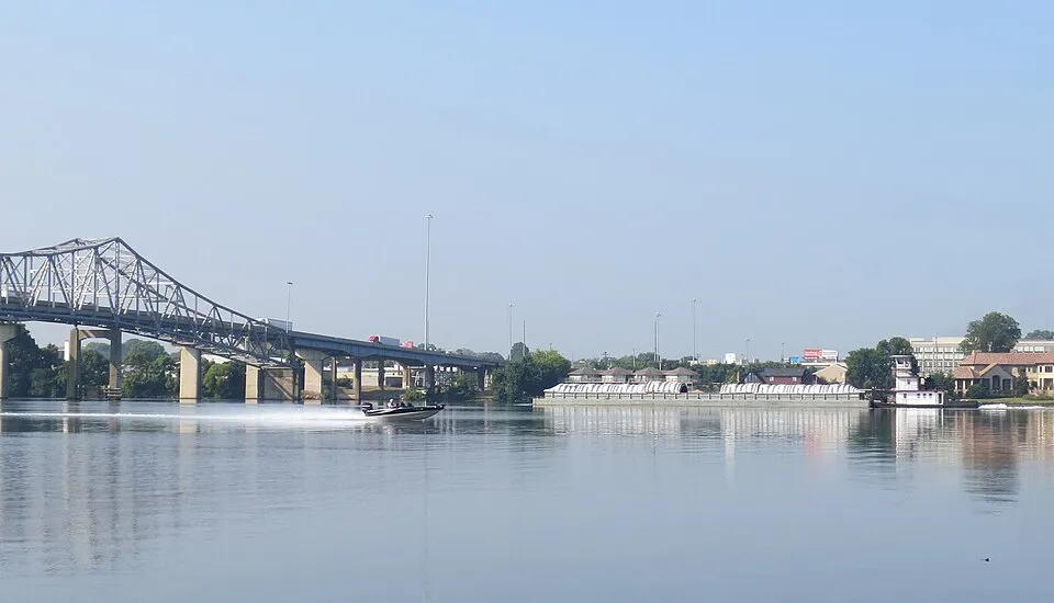 Decatur, Alabama: Tug and Boat at Bridge
