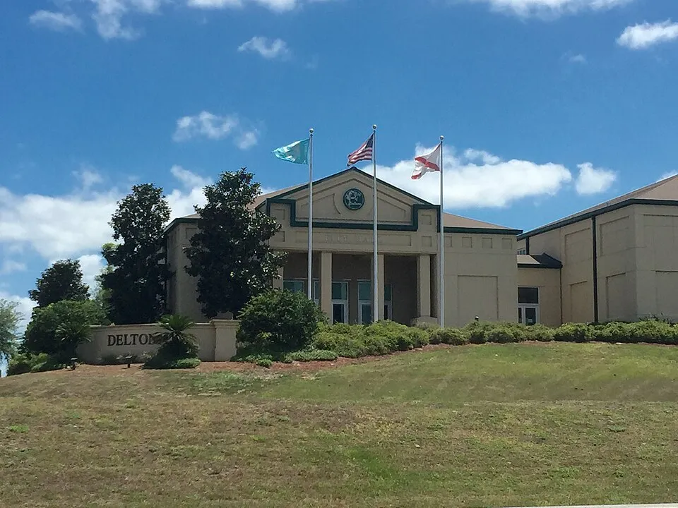 Deltona, Florida: DeltonaCityHall09Apr2015