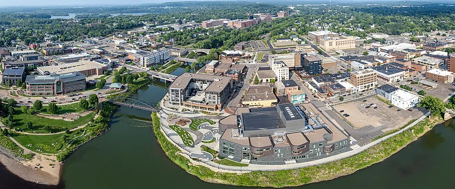 Eau Claire, Wisconsin: Eau Claire, Wisconsin downtown (cropped)