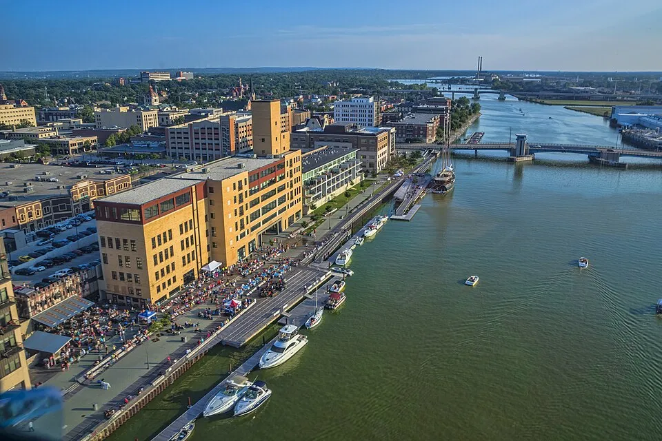 Green Bay, Wisconsin: Downtown Green Bay CityDeck along the Fox River