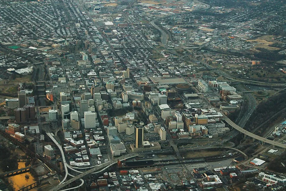 Richmond, Virginia: Richmond, Virginia - Facing West (32664969852)